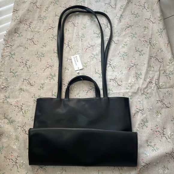 Telfar Medium Classic Black Shoulder Bag - Picture 4 of 10